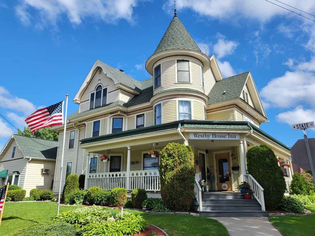 listing, photo 1