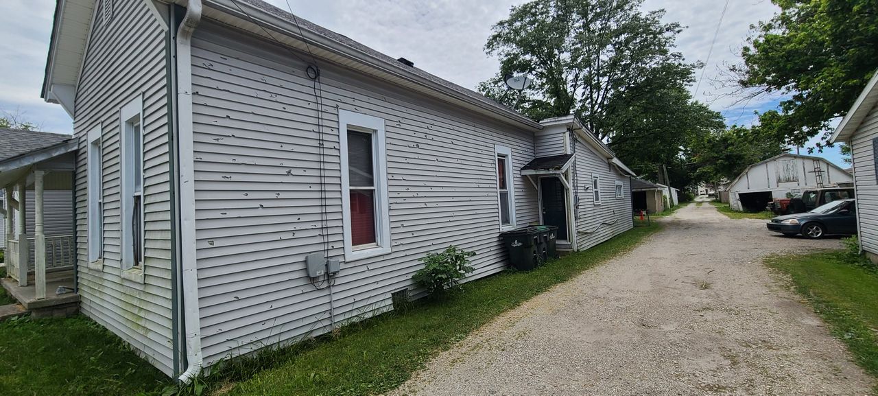listing, photo 1