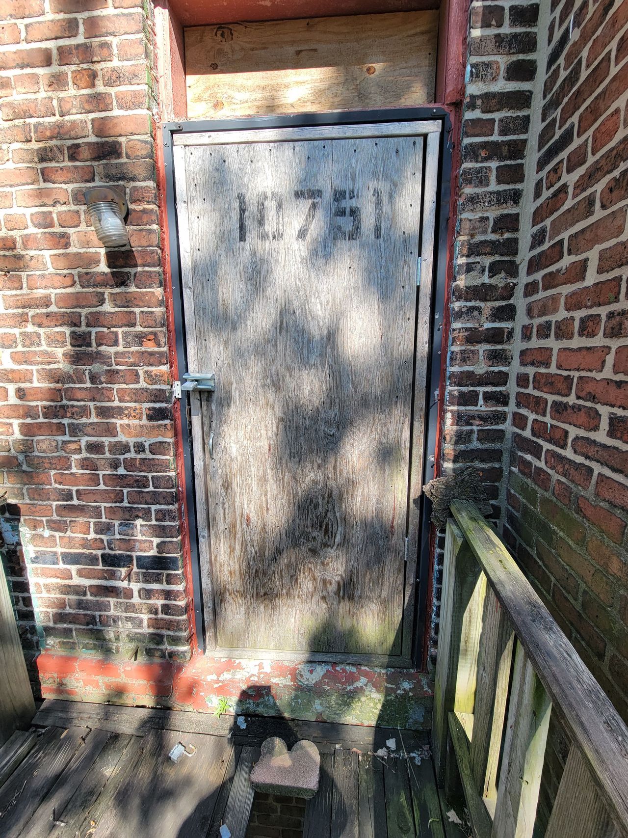listing, photo 1