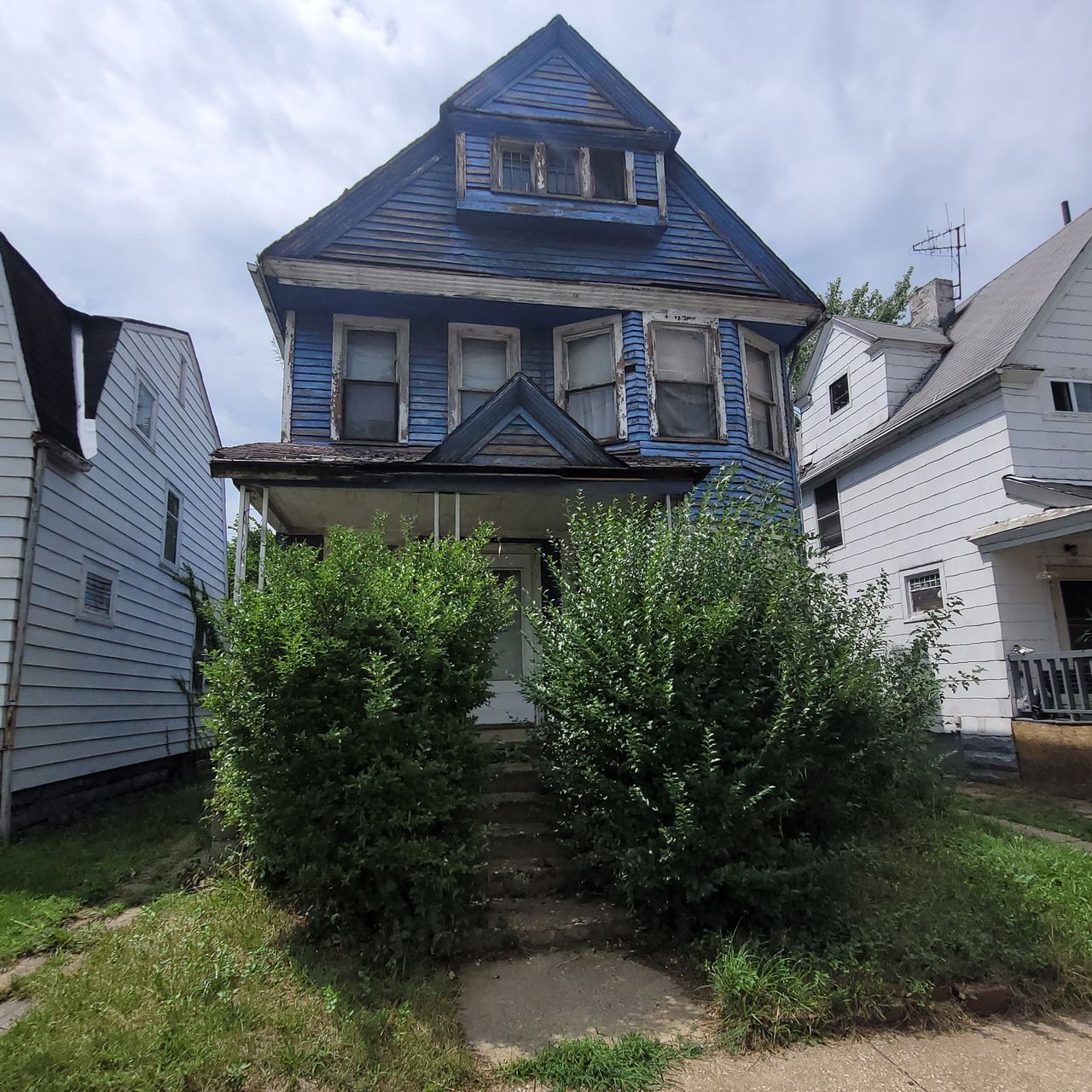 listing, photo 1