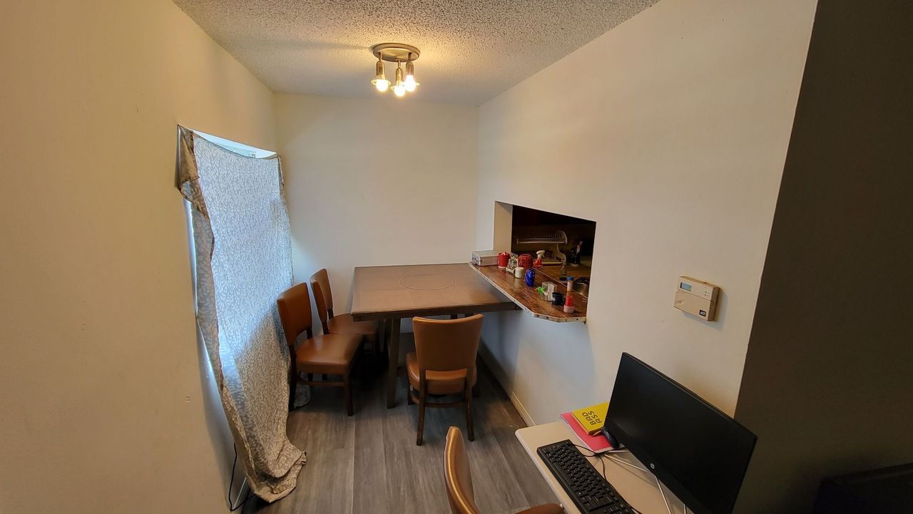 listing, photo 1