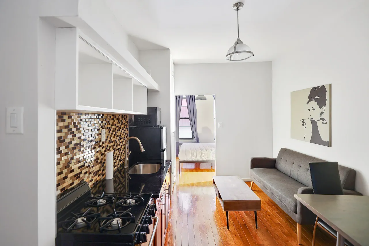 listing, photo 1