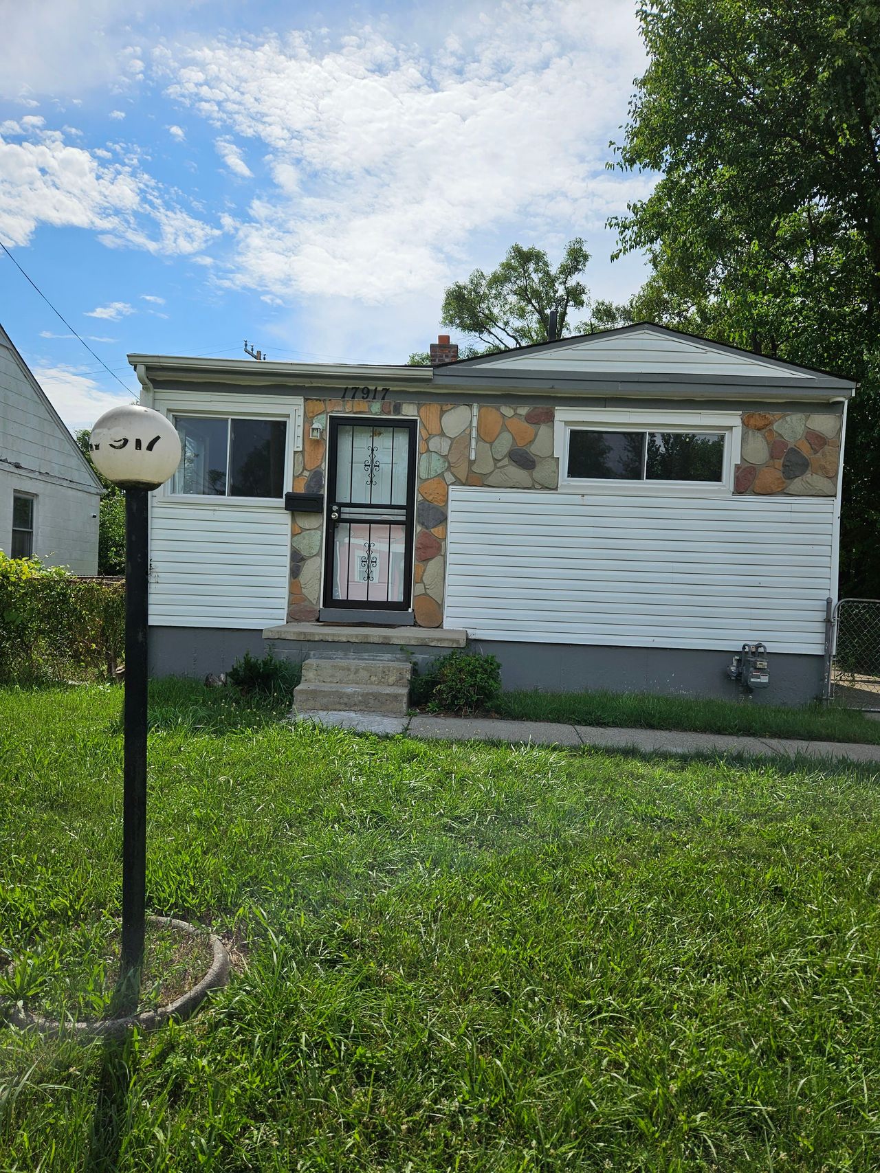 listing, photo 1