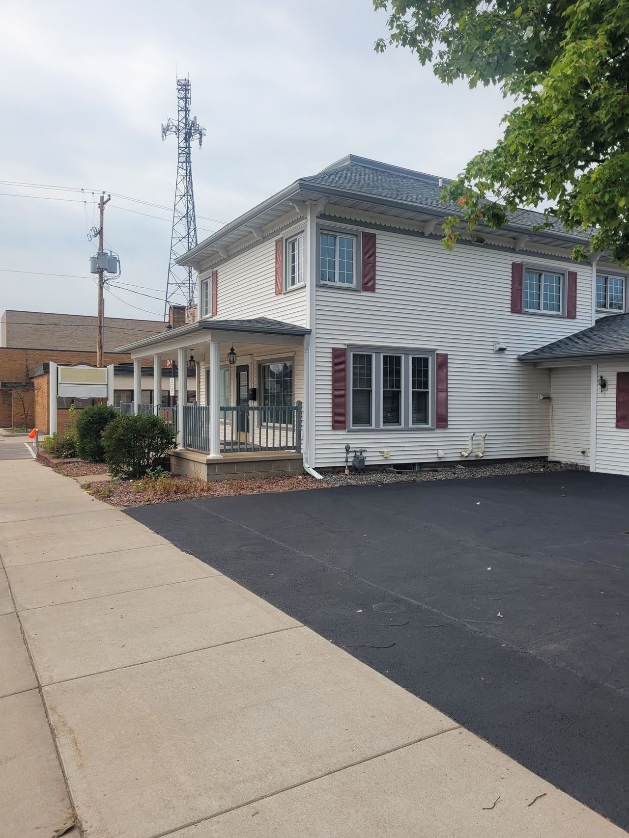 listing, photo 1