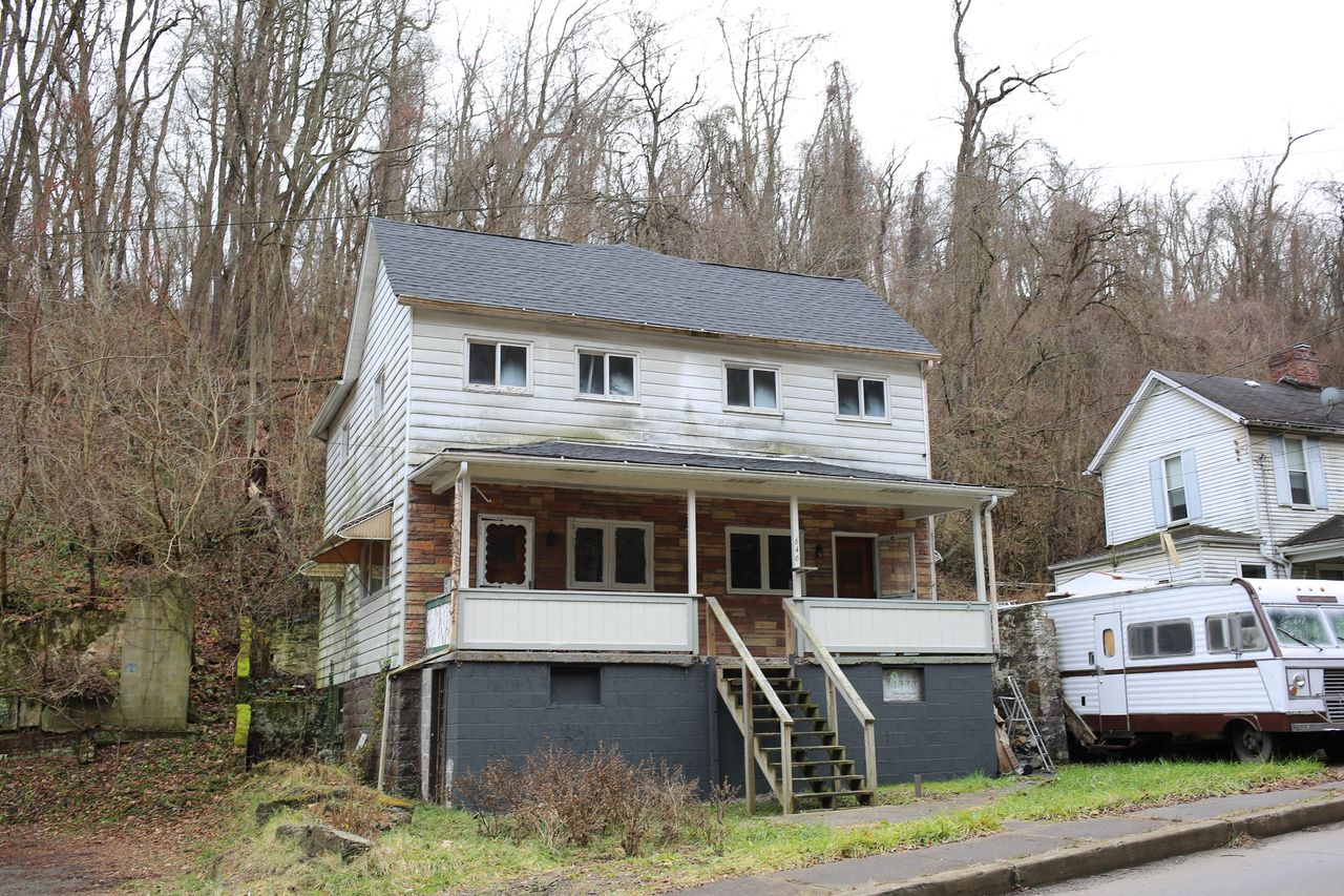 listing, photo 1