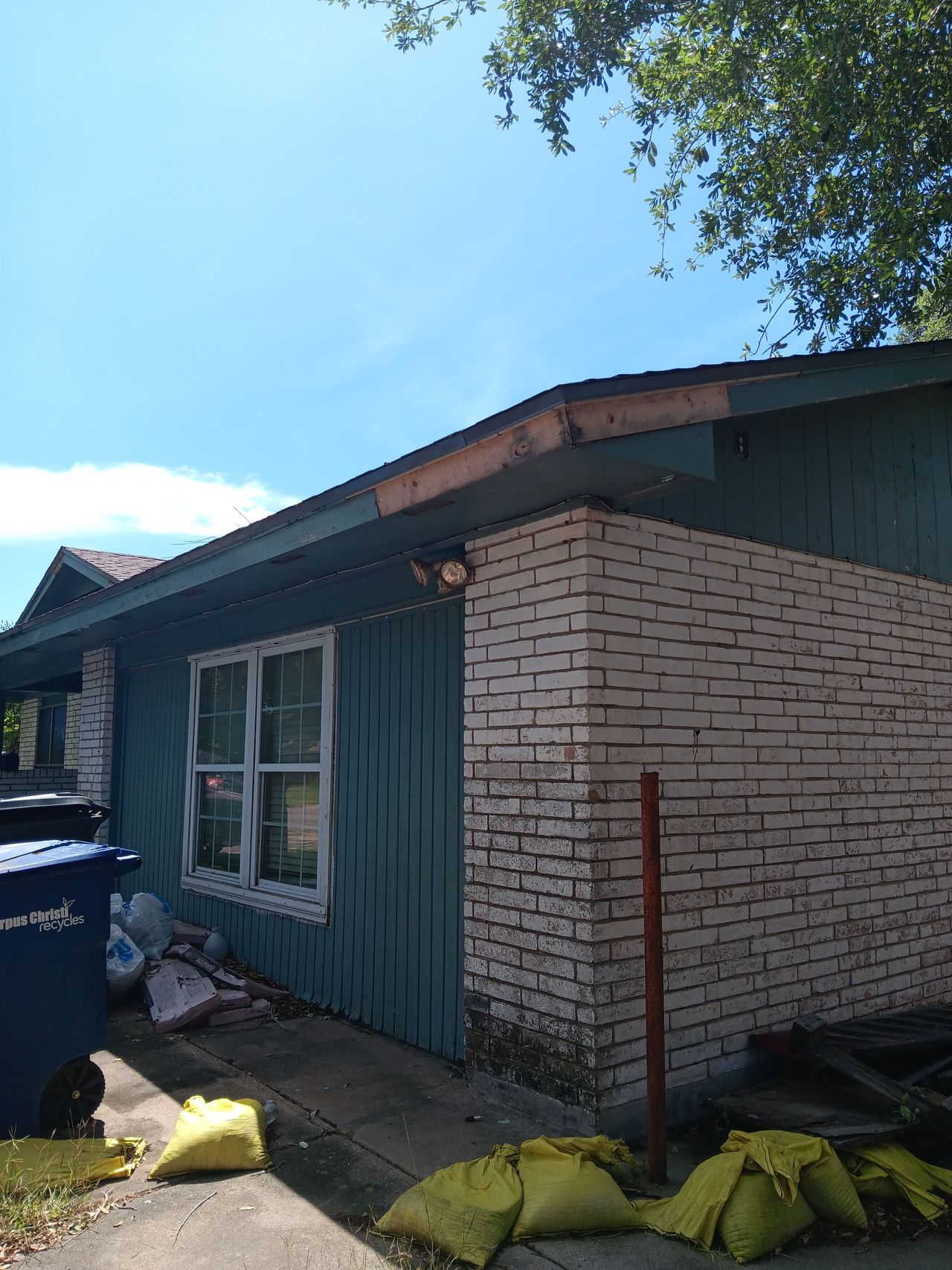 listing, photo 1