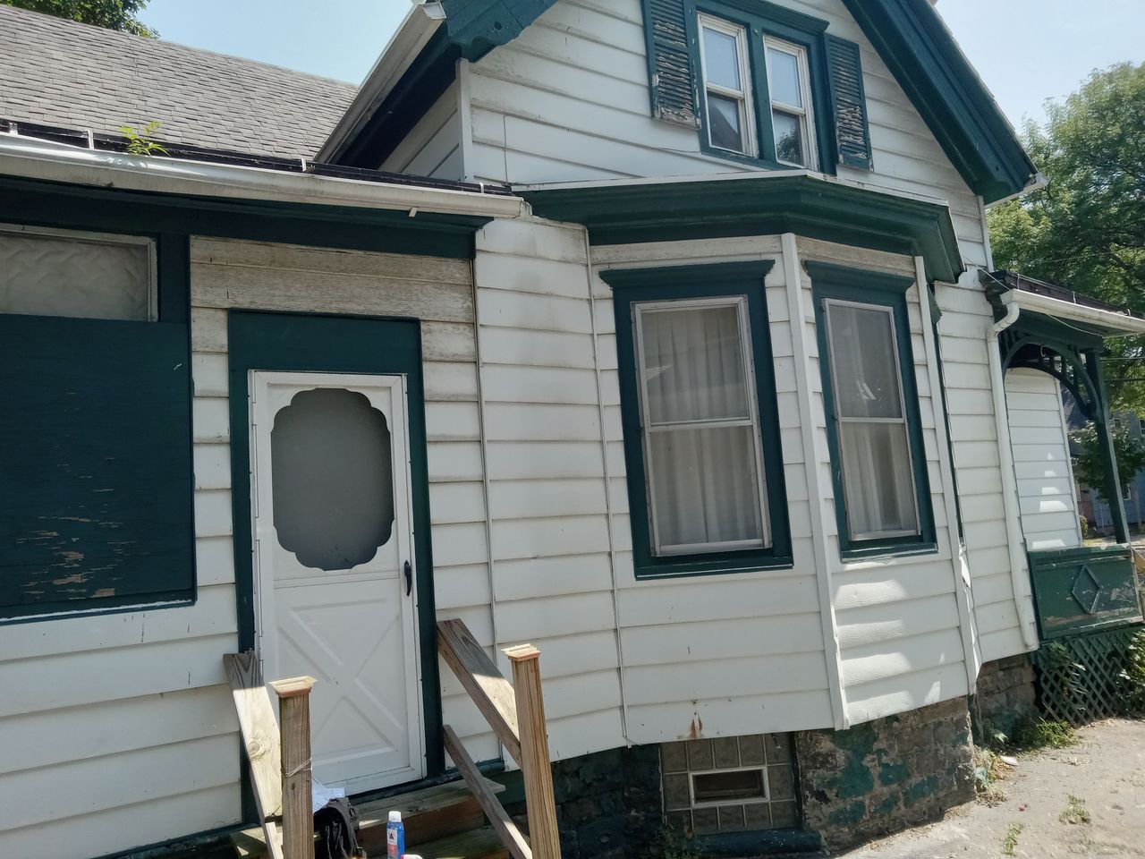 listing, photo 1