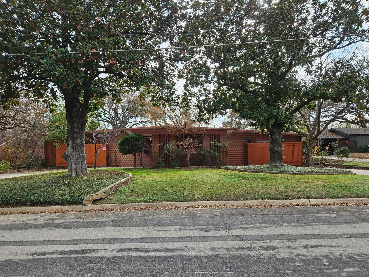 listing, photo 1