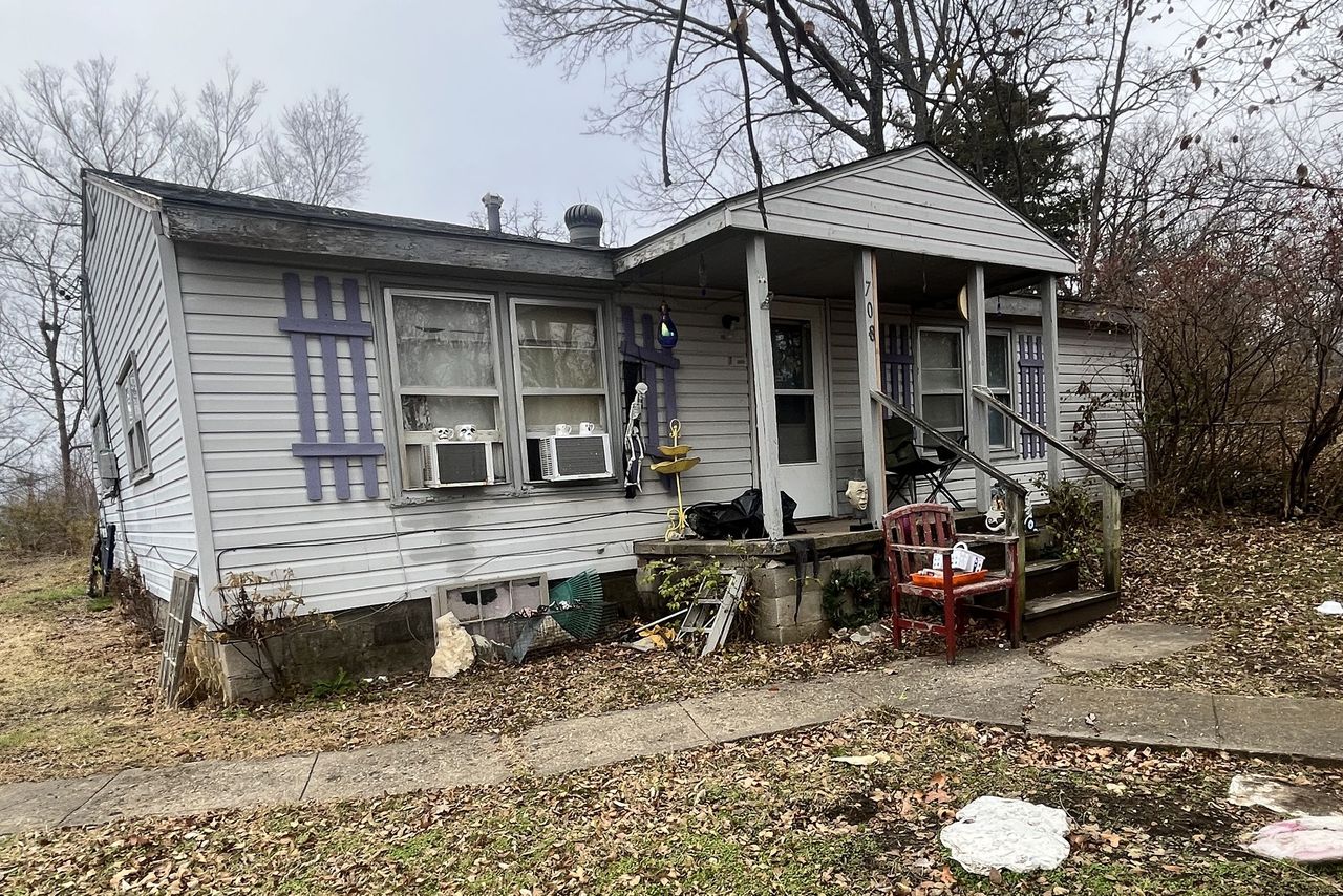 listing, photo 1