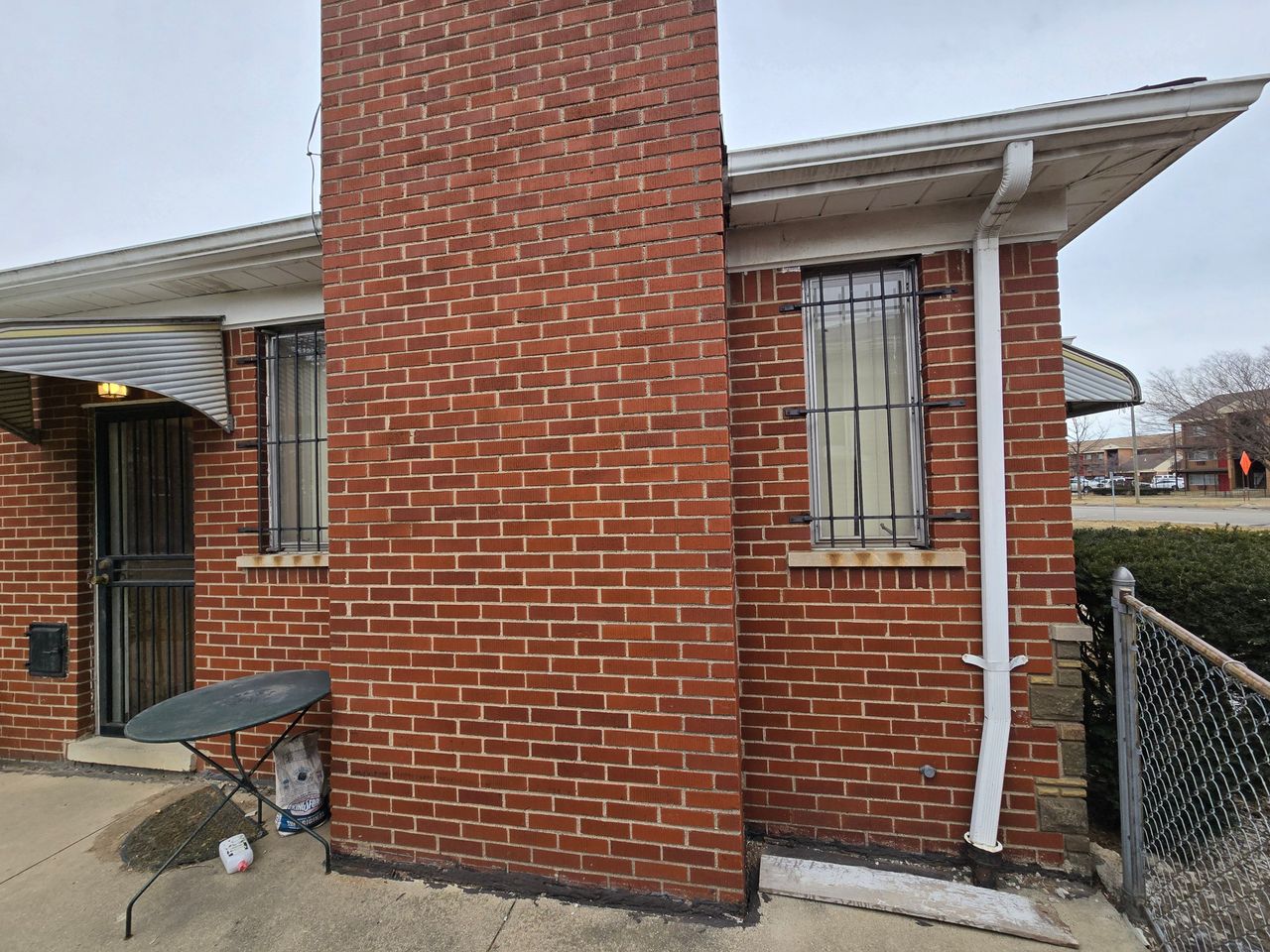 listing, photo 1