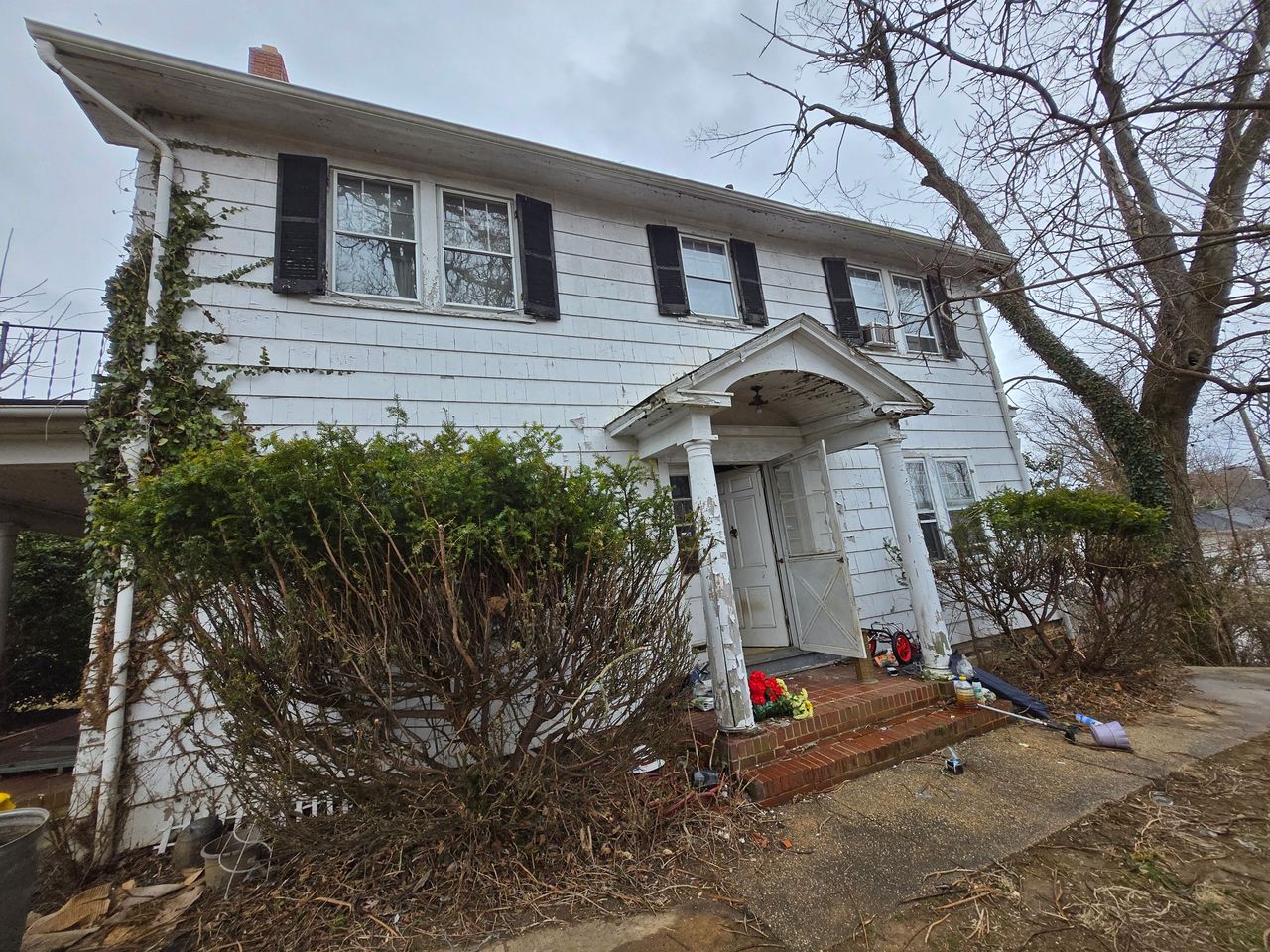listing, photo 1