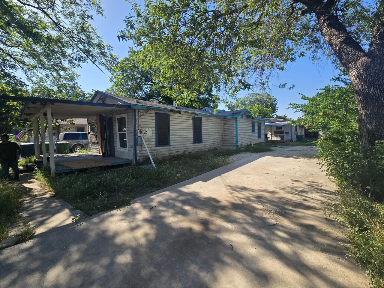listing, photo 1