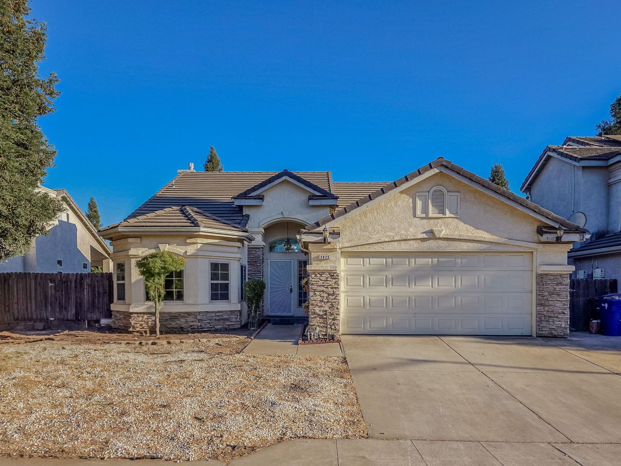 listing, photo 1