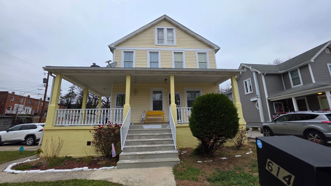 listing, photo 1