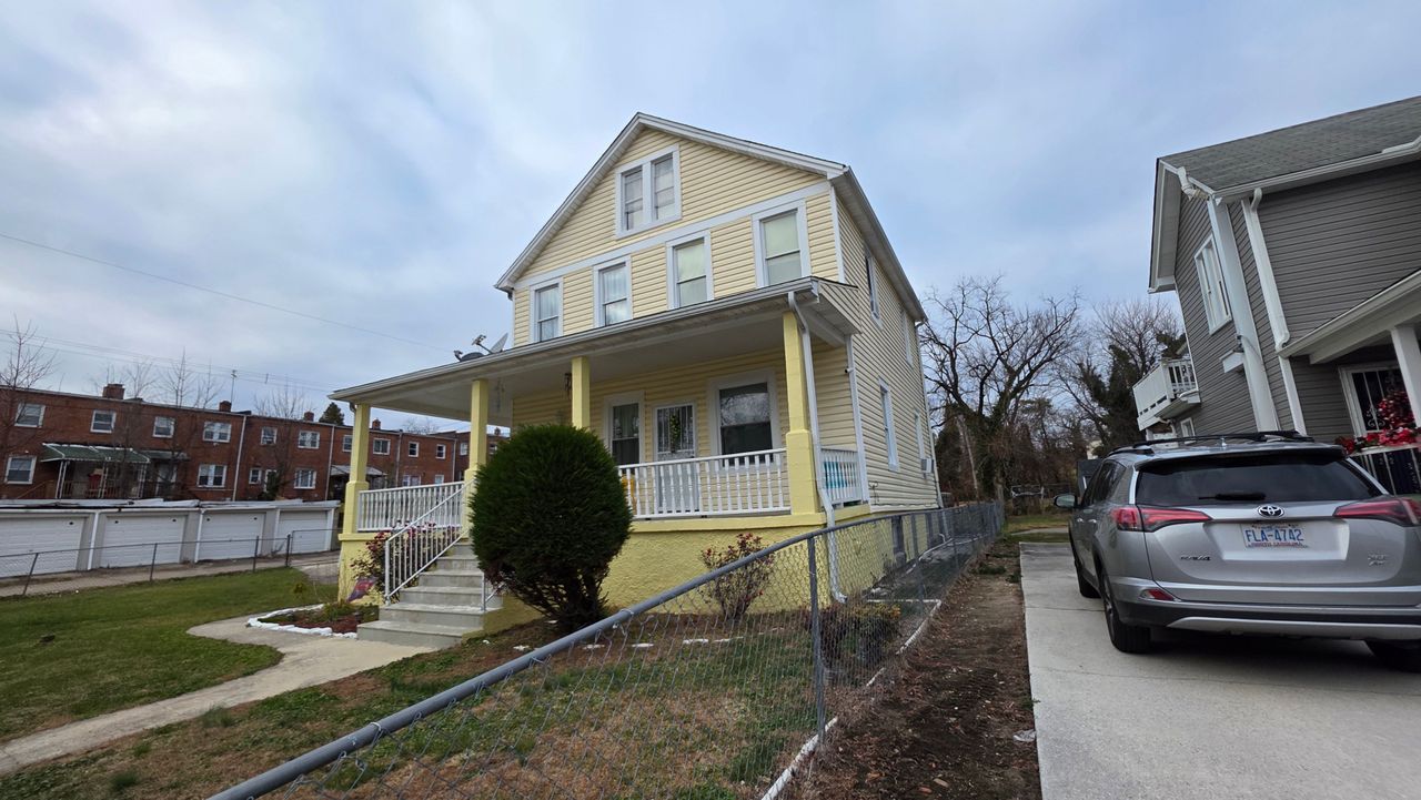 listing, photo 1