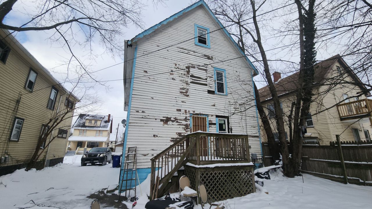 listing, photo 1