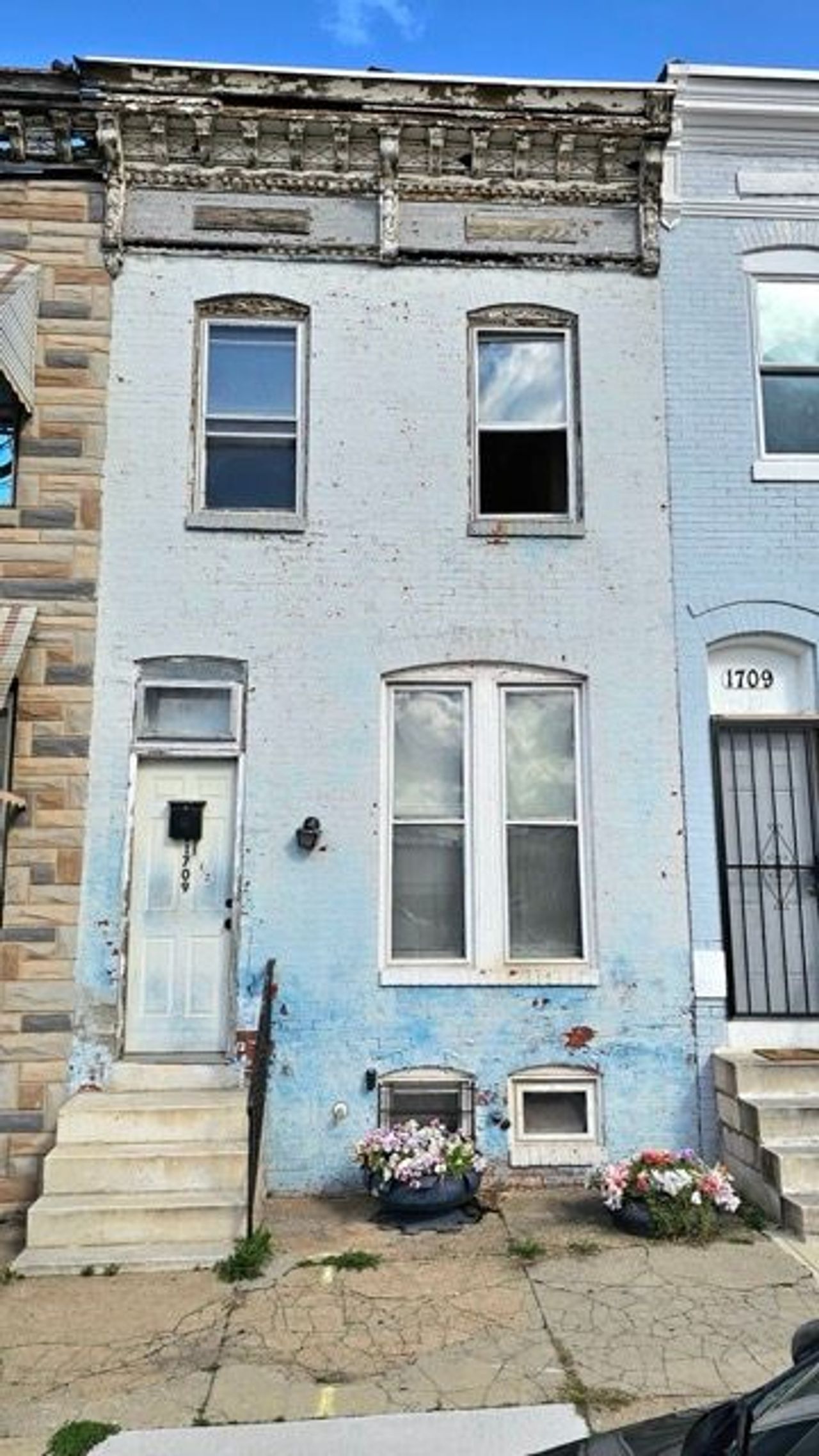 listing, photo 1