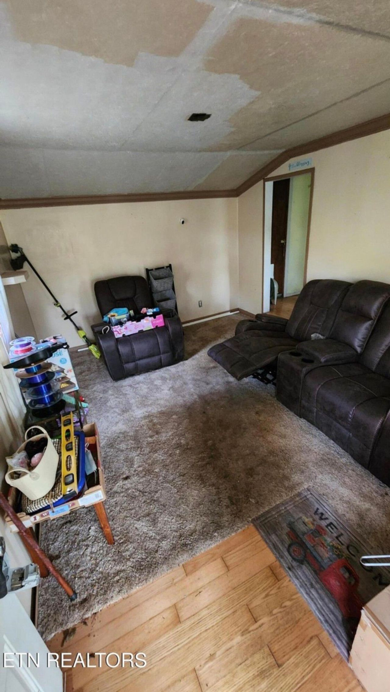 listing, photo 1