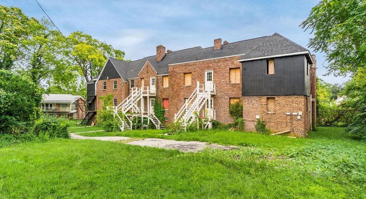 listing, photo 1