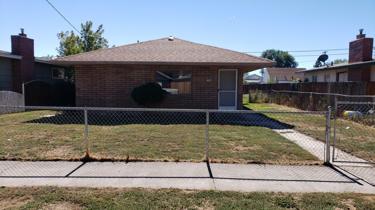 listing, photo 1