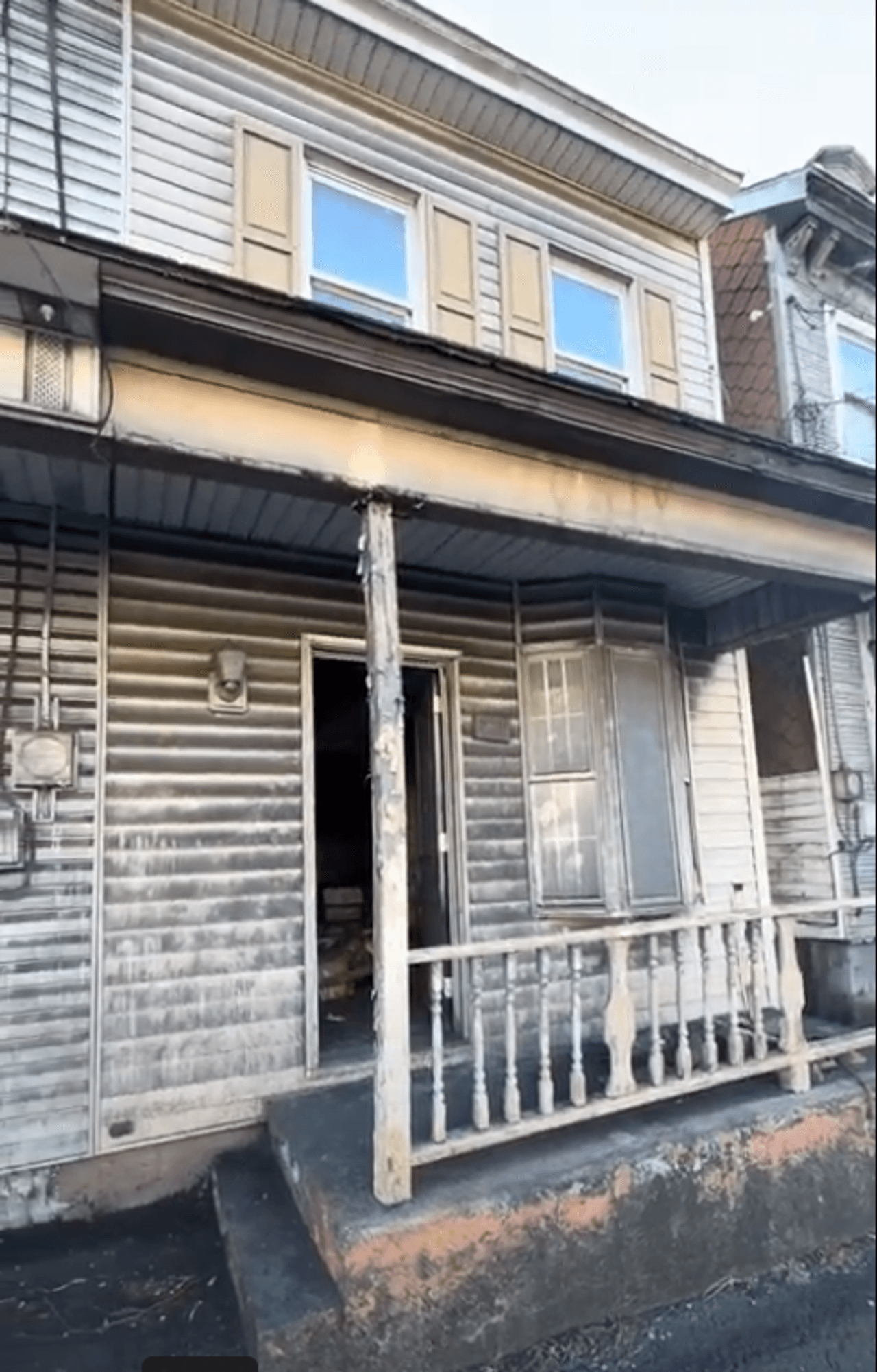 listing, photo 1