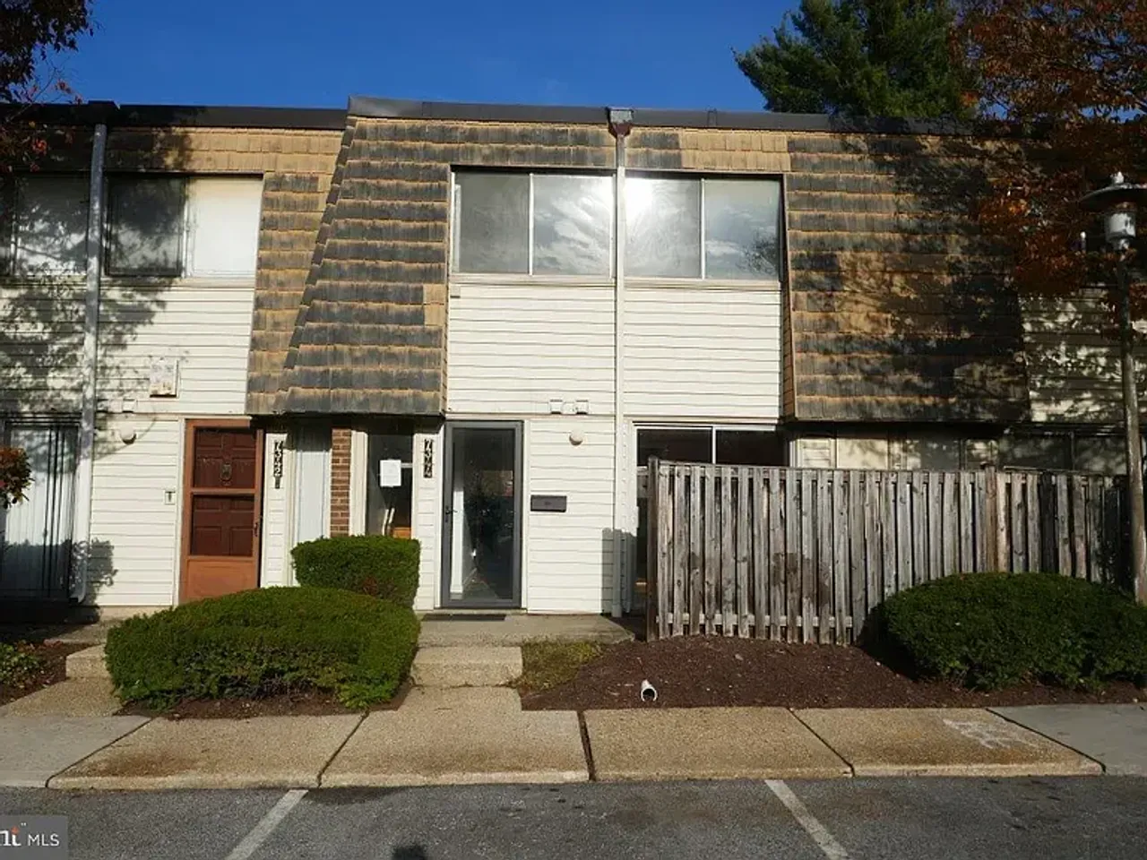 listing, photo 1