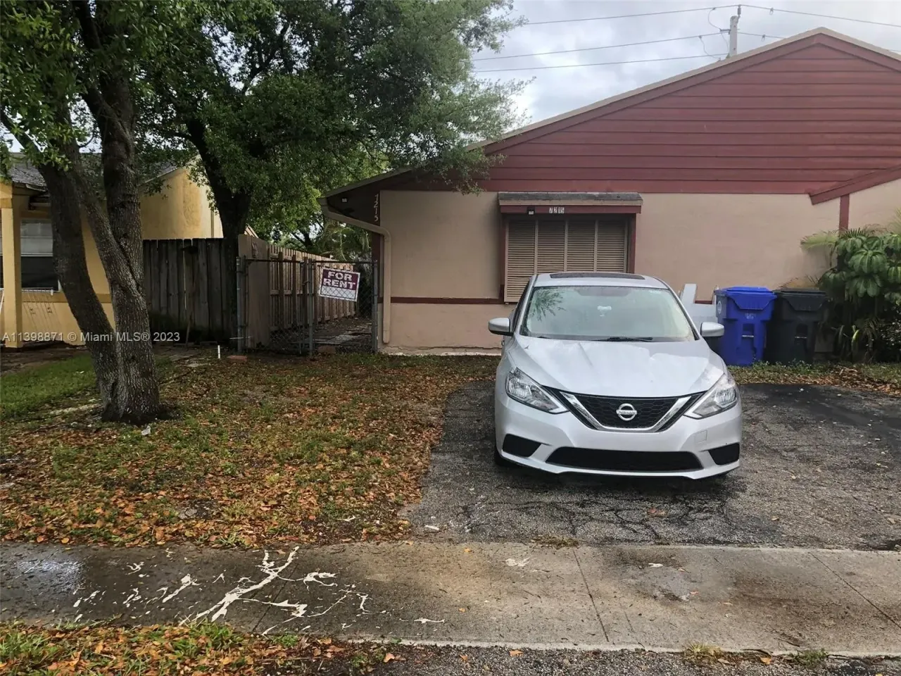 listing, photo 1