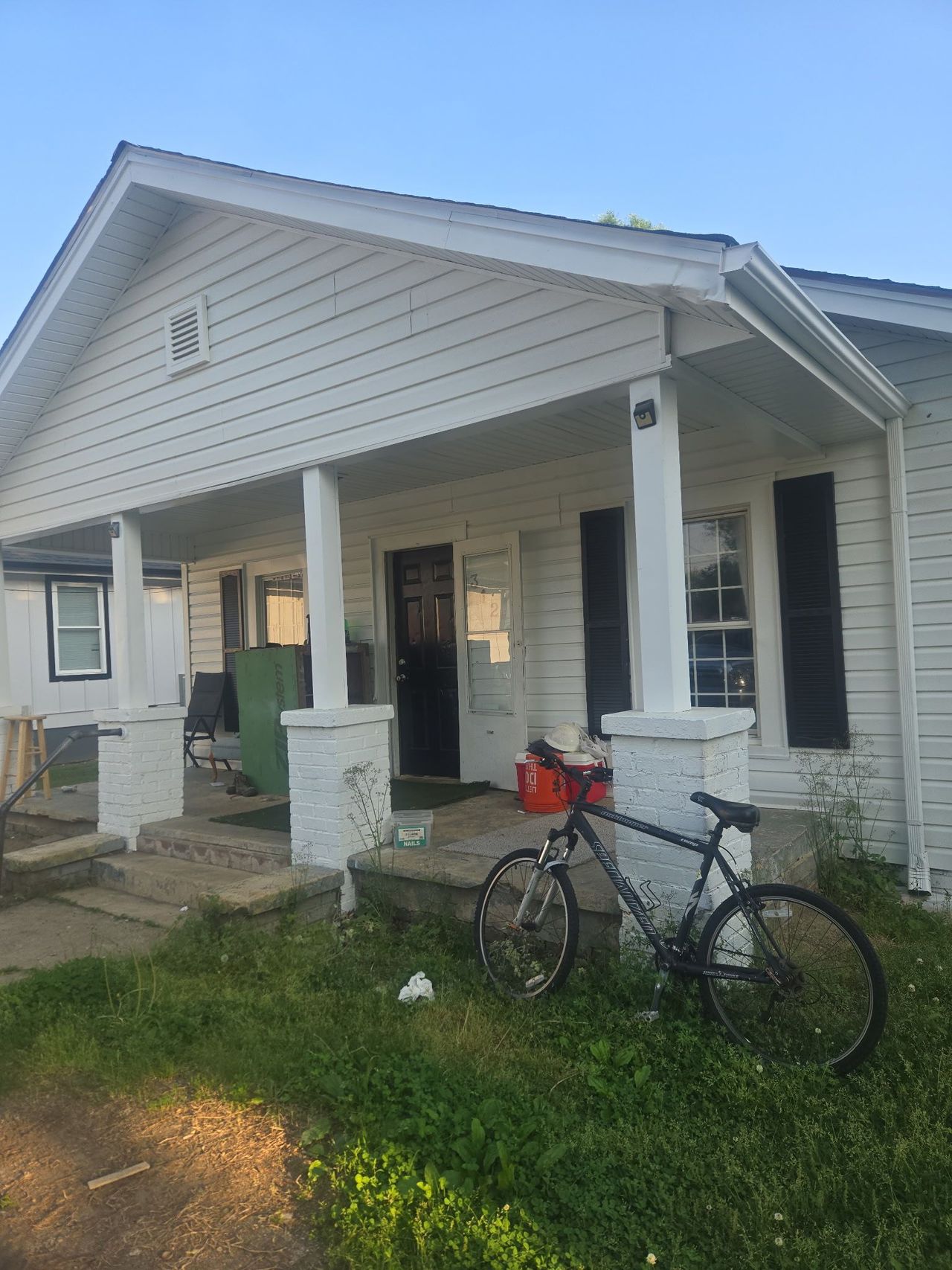 listing, photo 1