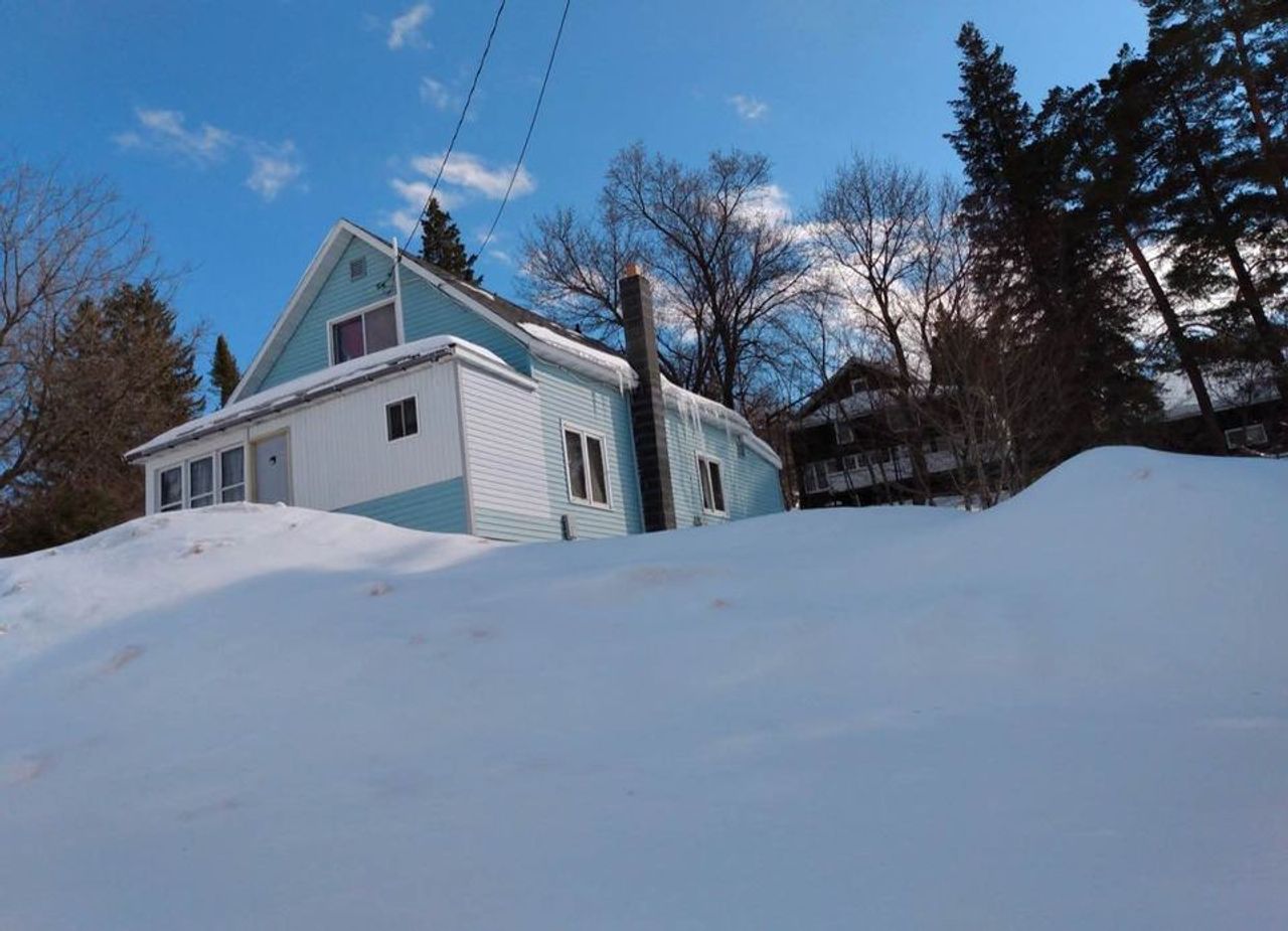 listing, photo 1
