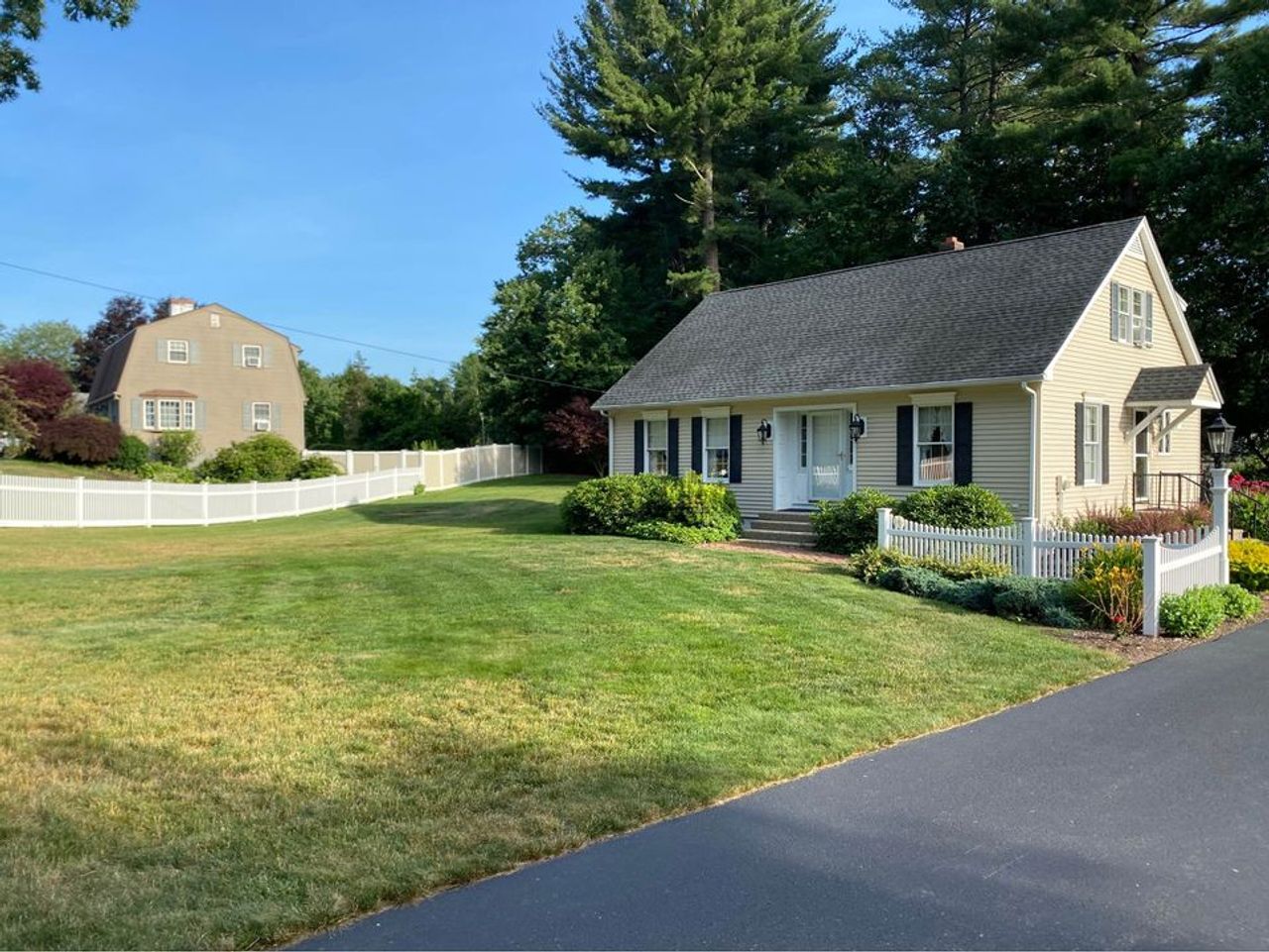 listing, photo 1