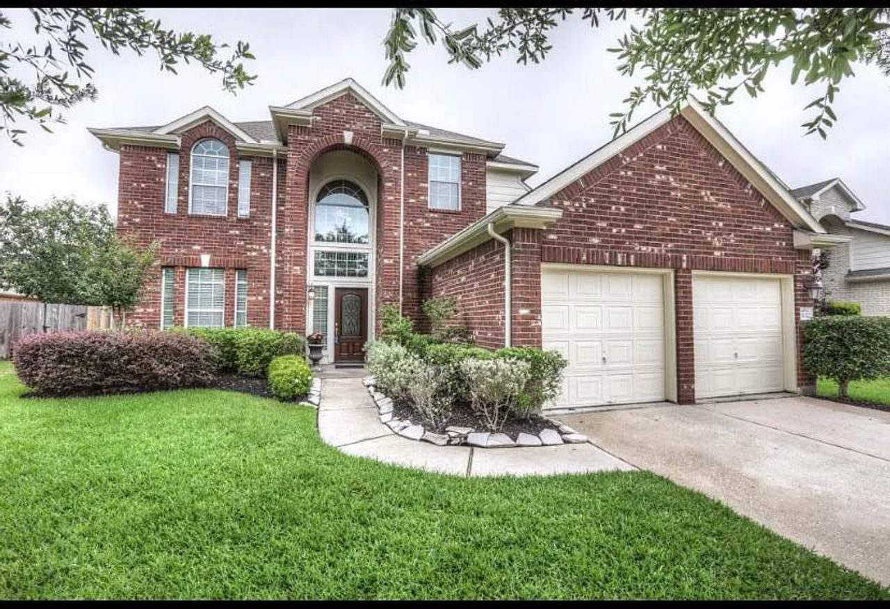 listing, photo 1