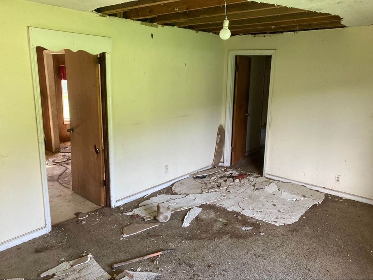 listing, photo 1