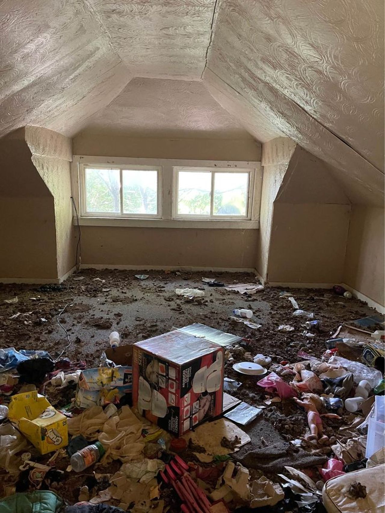listing, photo 1