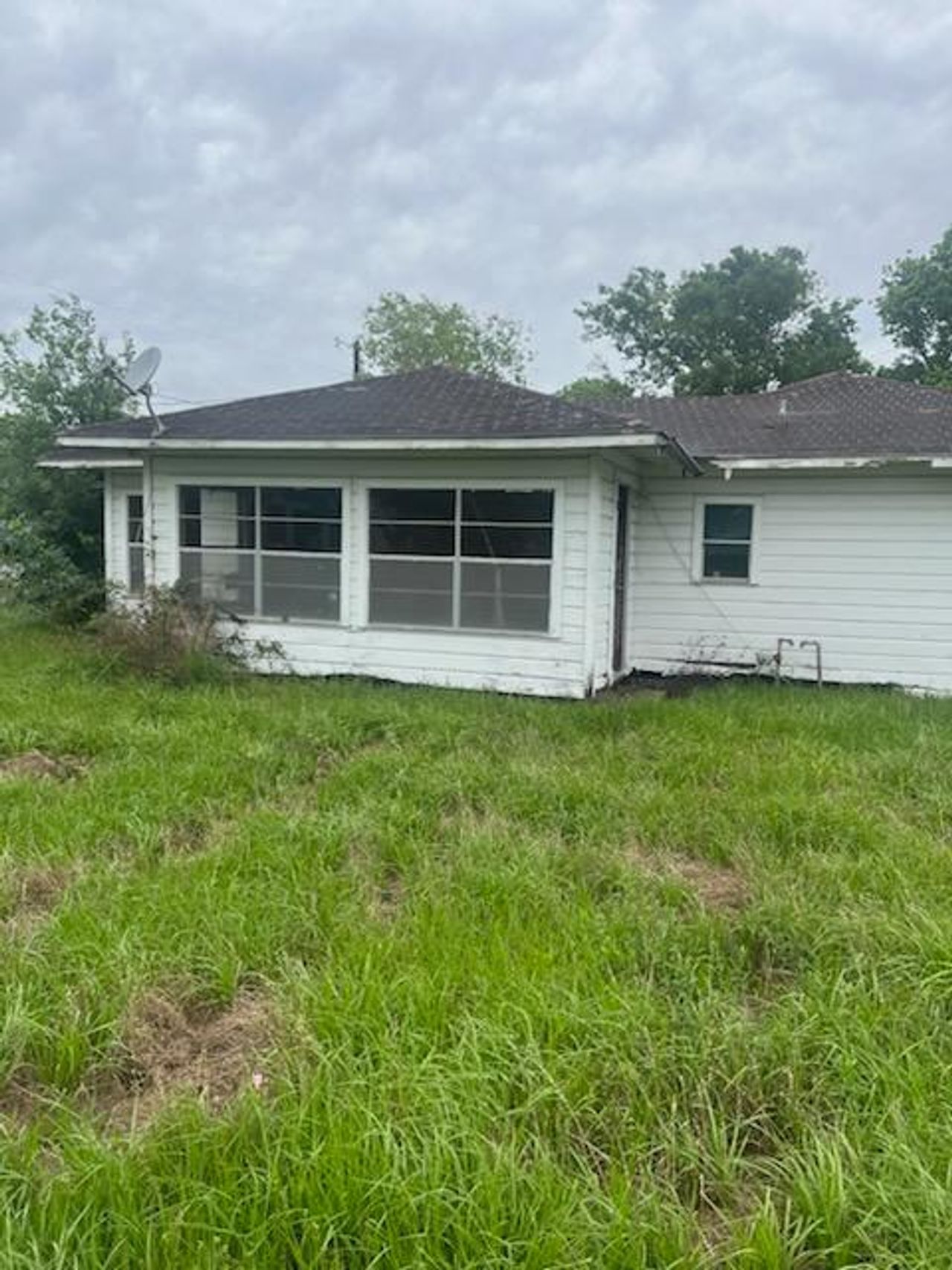 listing, photo 1