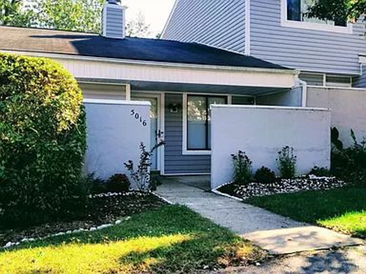 listing, photo 1