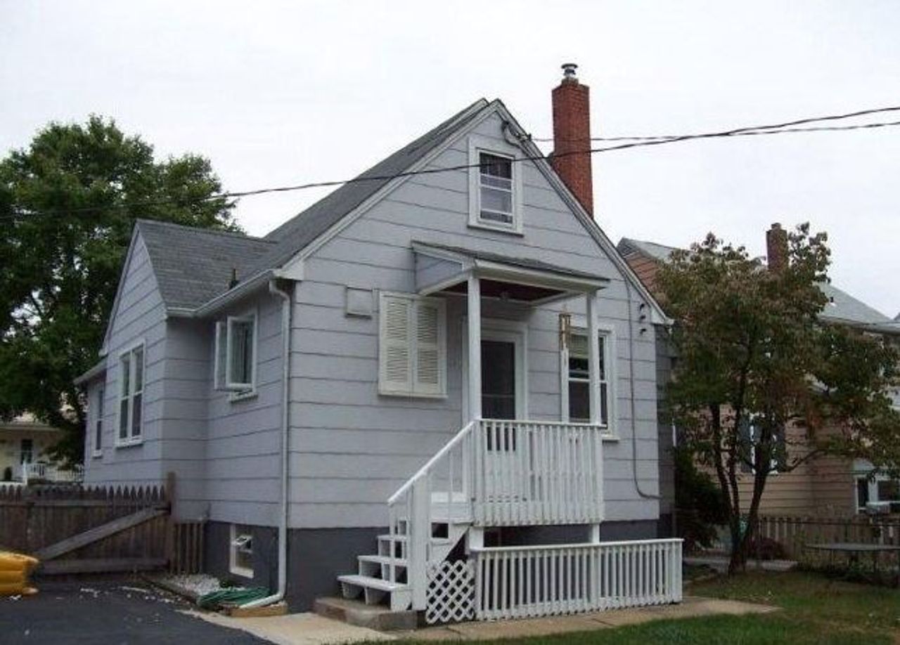 listing, photo 1