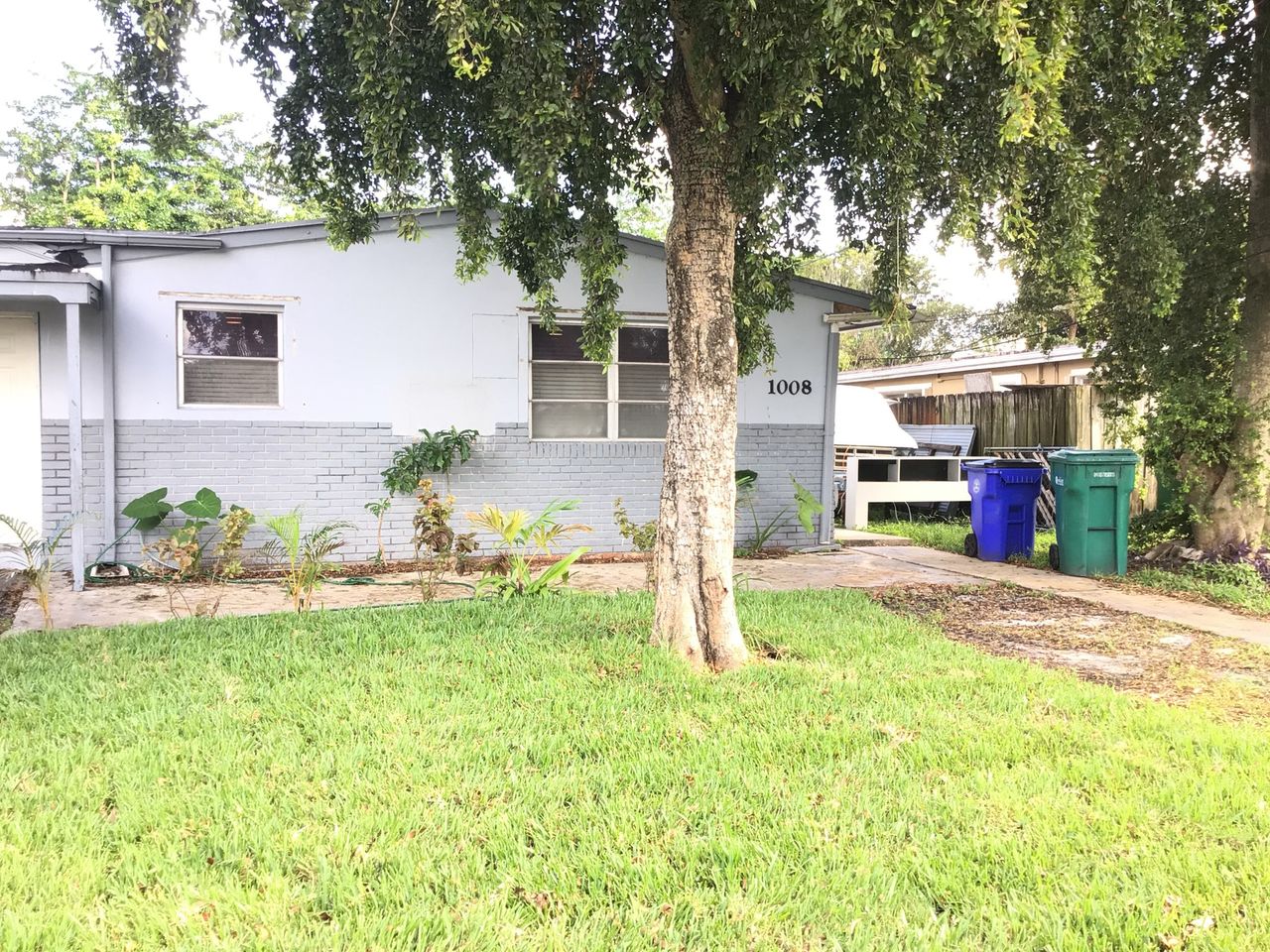 listing, photo 1