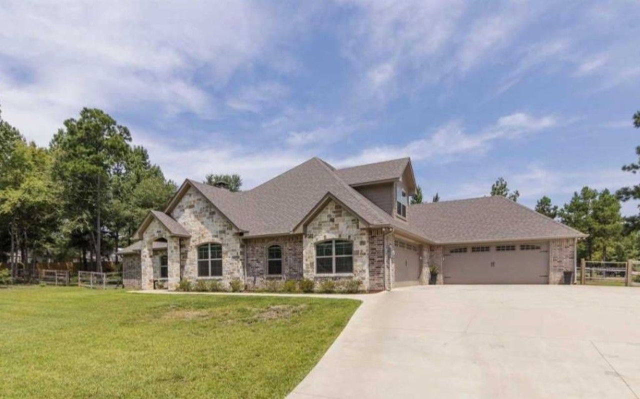 listing, photo 1