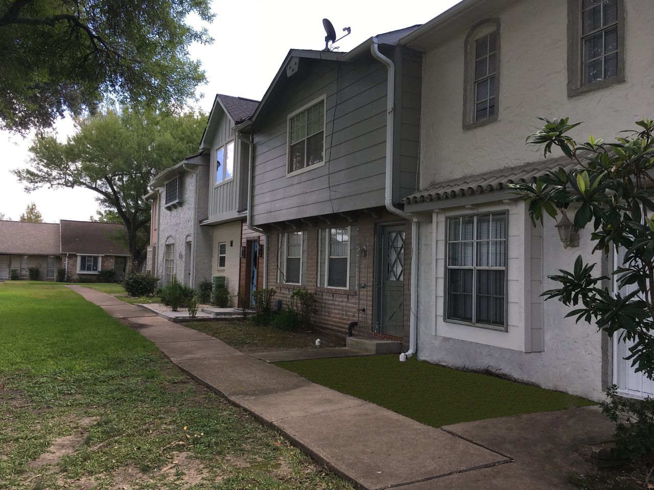 listing, photo 1