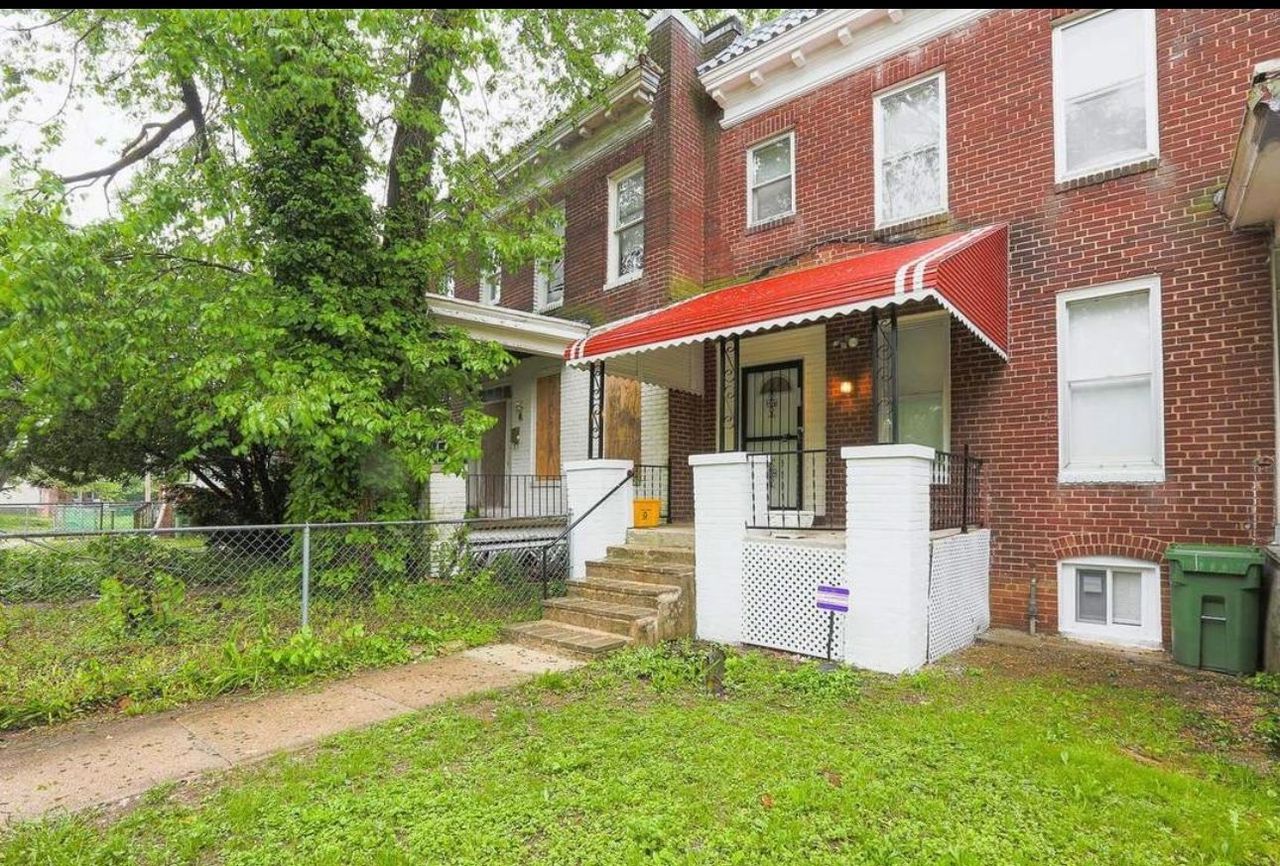 listing, photo 1