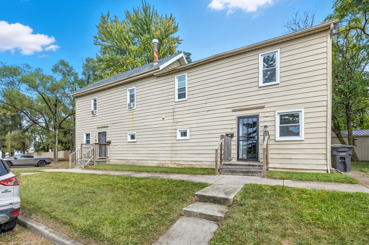 listing, photo 1