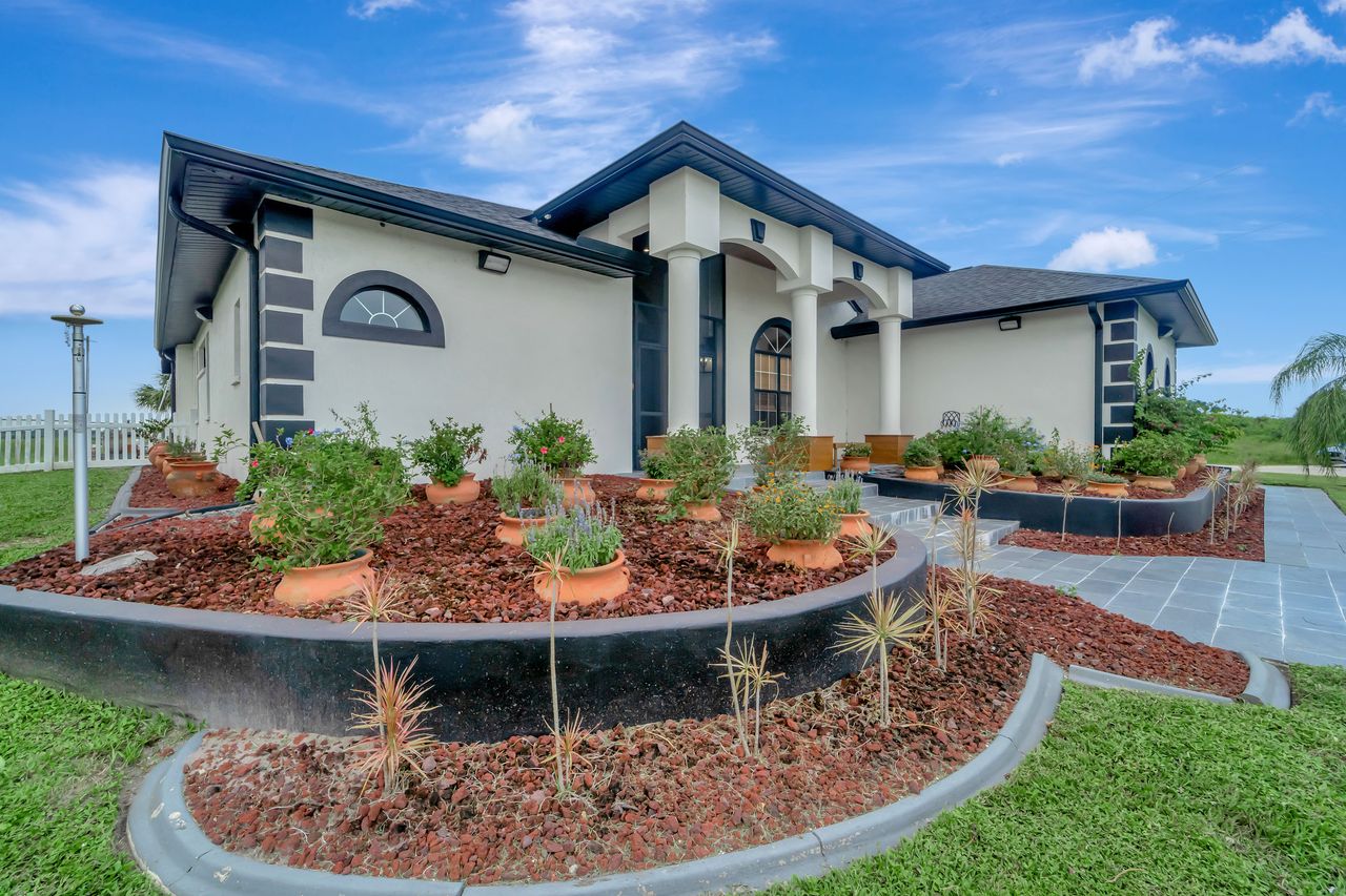 listing, photo 1