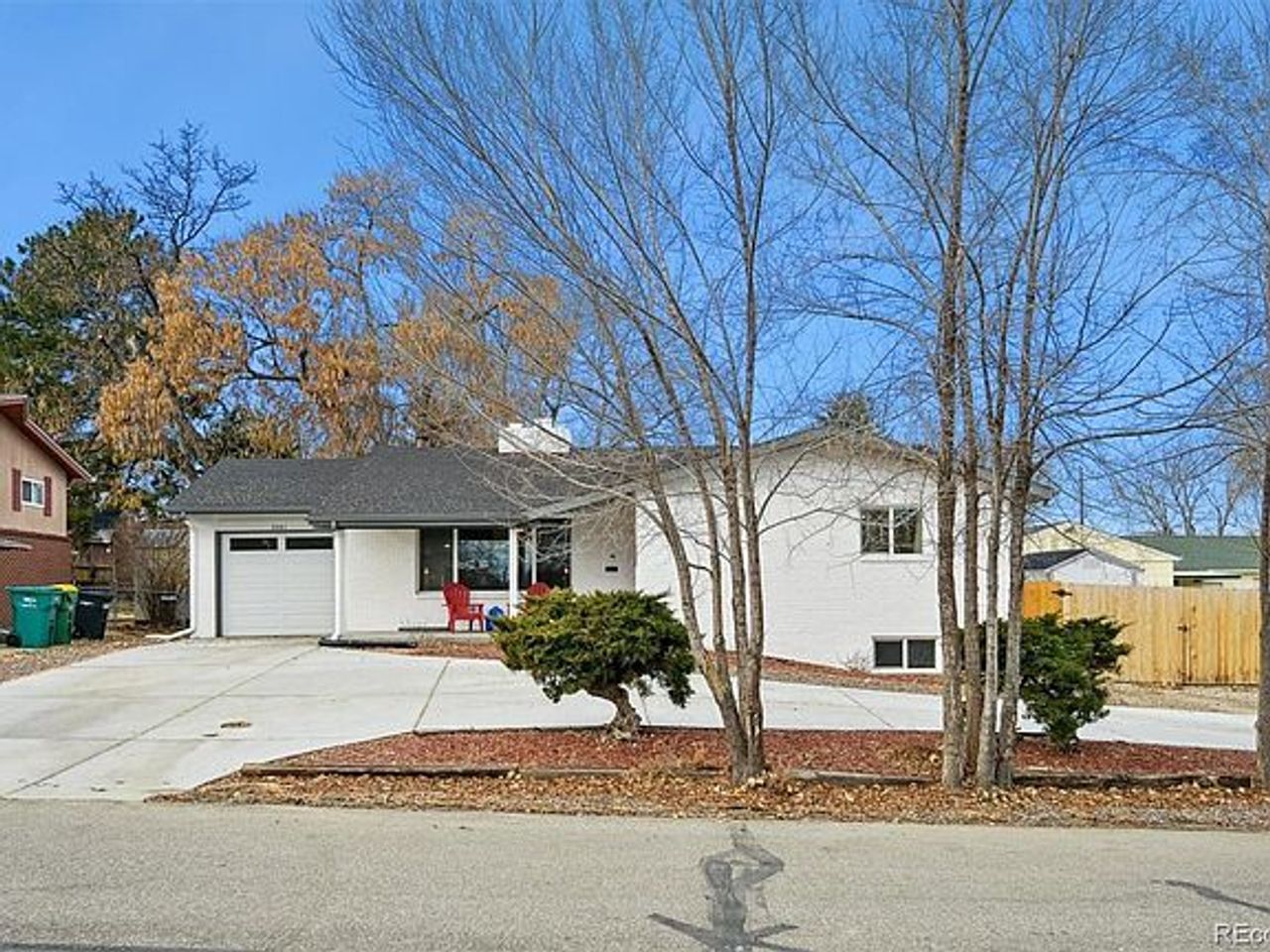 listing, photo 1