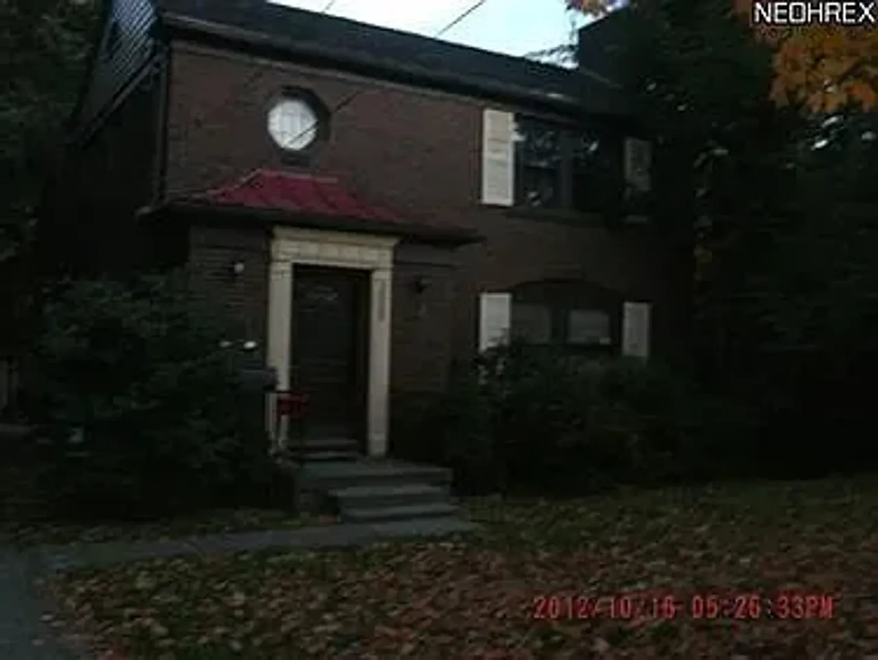 listing, photo 1