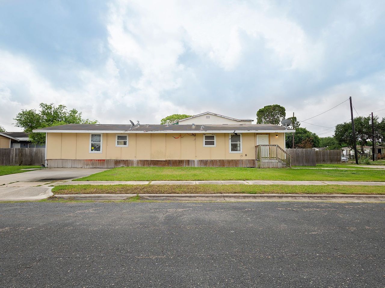 listing, photo 1