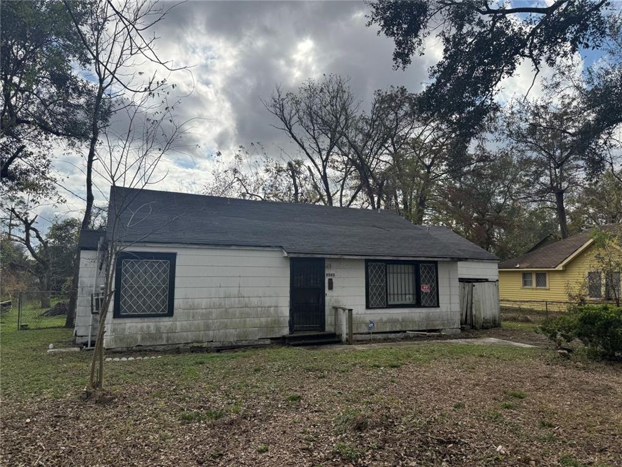 listing, photo 1