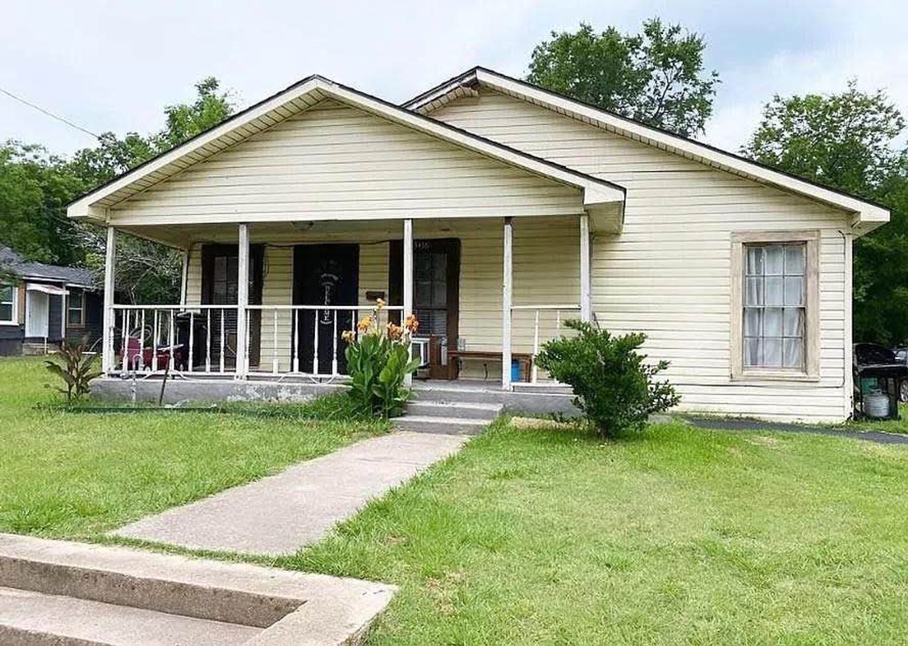 listing, photo 1