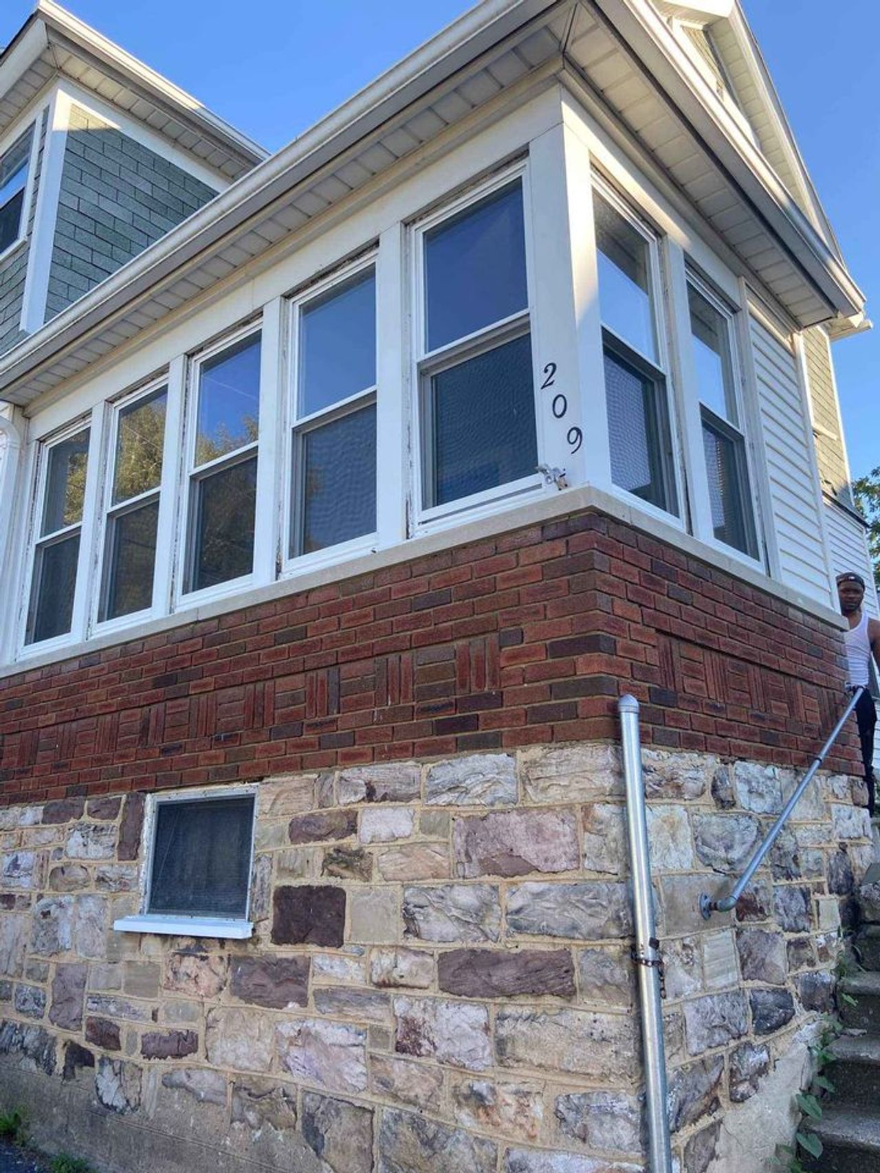 listing, photo 1