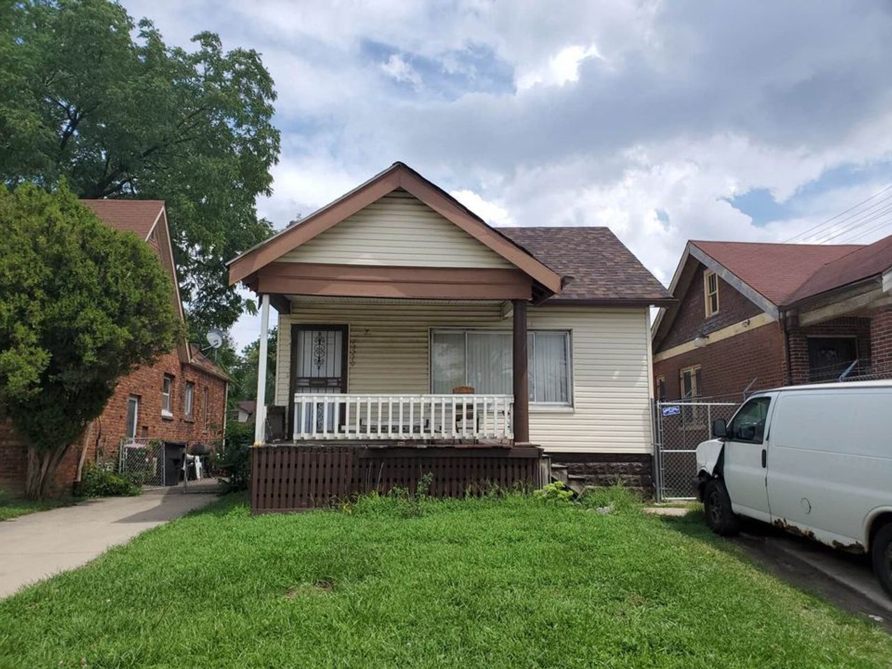 listing, photo 1