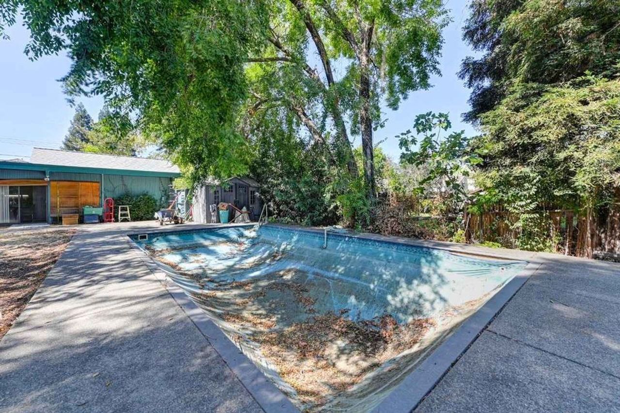listing, photo 1